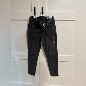NWT - American Eagle Strigid Mom Jean - Size 0 - Regular